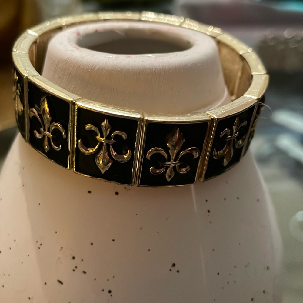 Fleur de lis bracelet